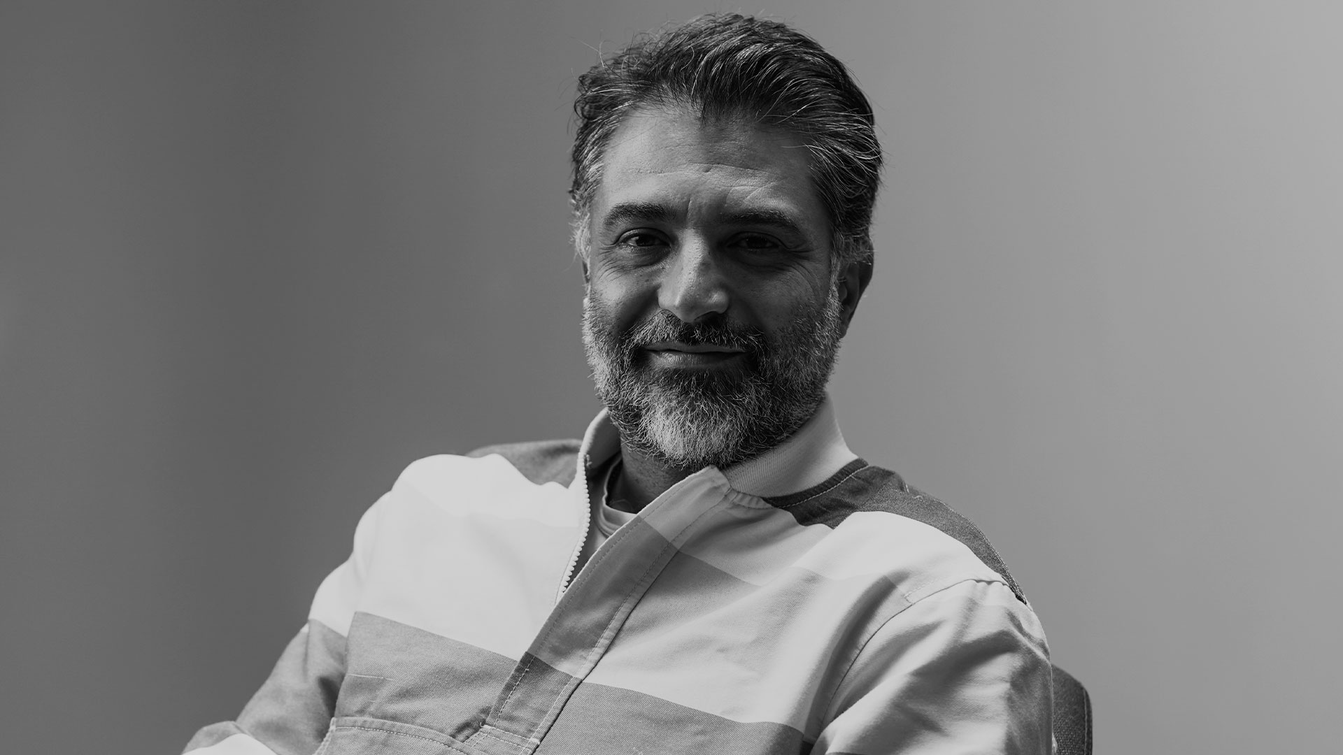 Jacques Toukhmanian: “El humor negro me ha salvado la vida”