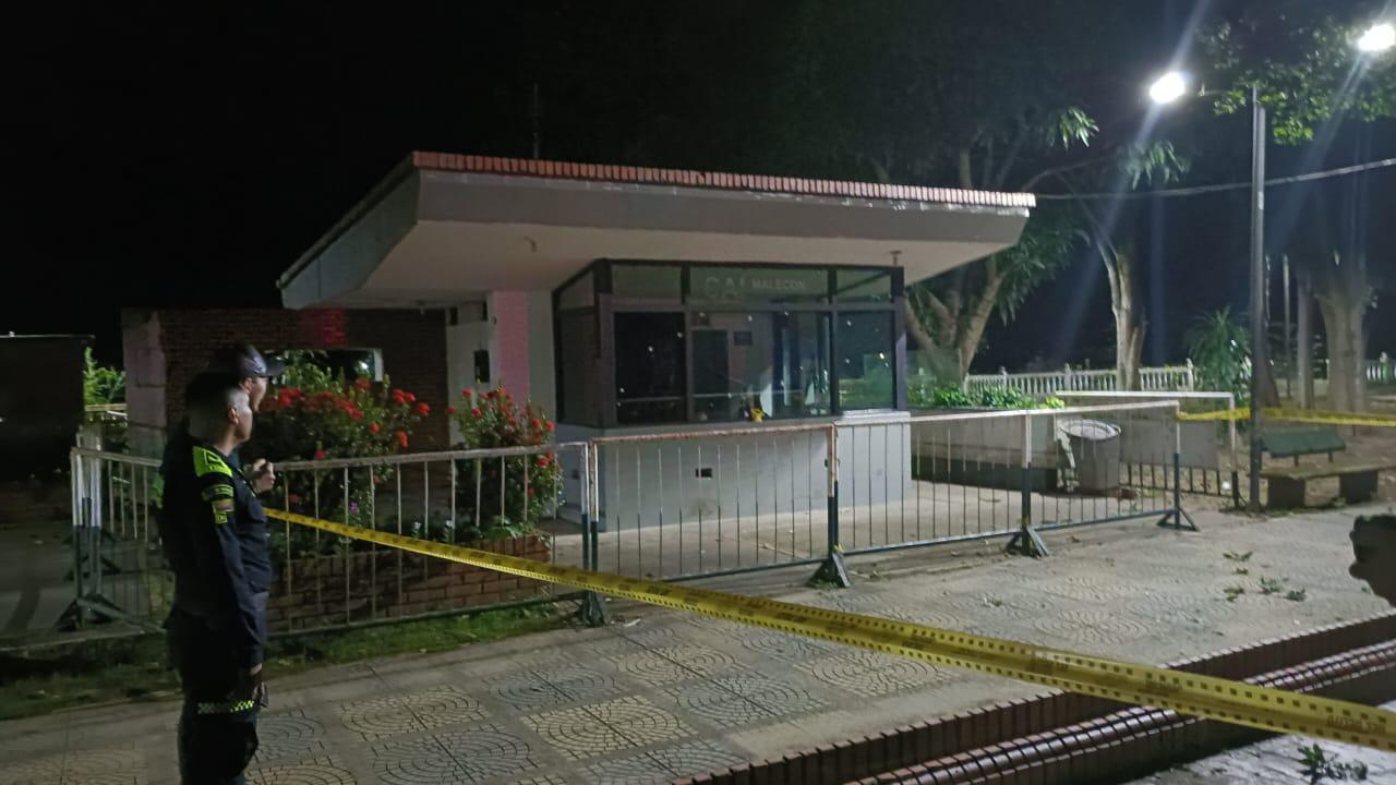 Acordonamiento en el CAI del Malecón, en la capital araucana.