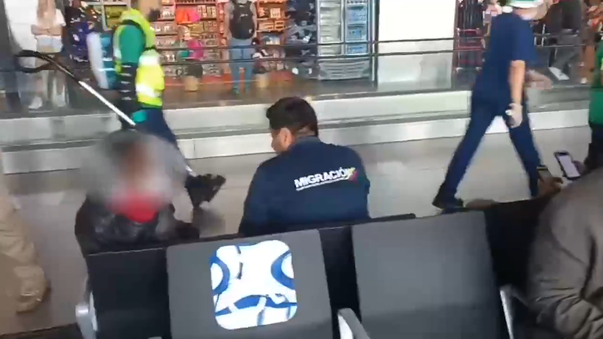 Niña africana fue abandonada en el aeropuerto El Dorado: duró 10 días escondida