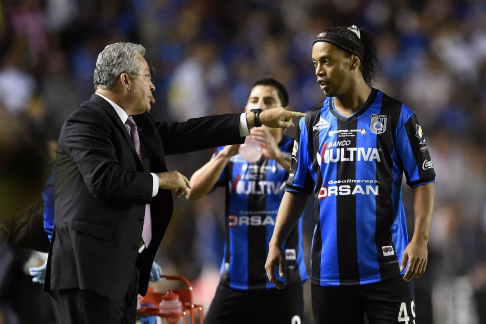 Querétaro de México busca la salida de Ronaldinho, reconoce su DT