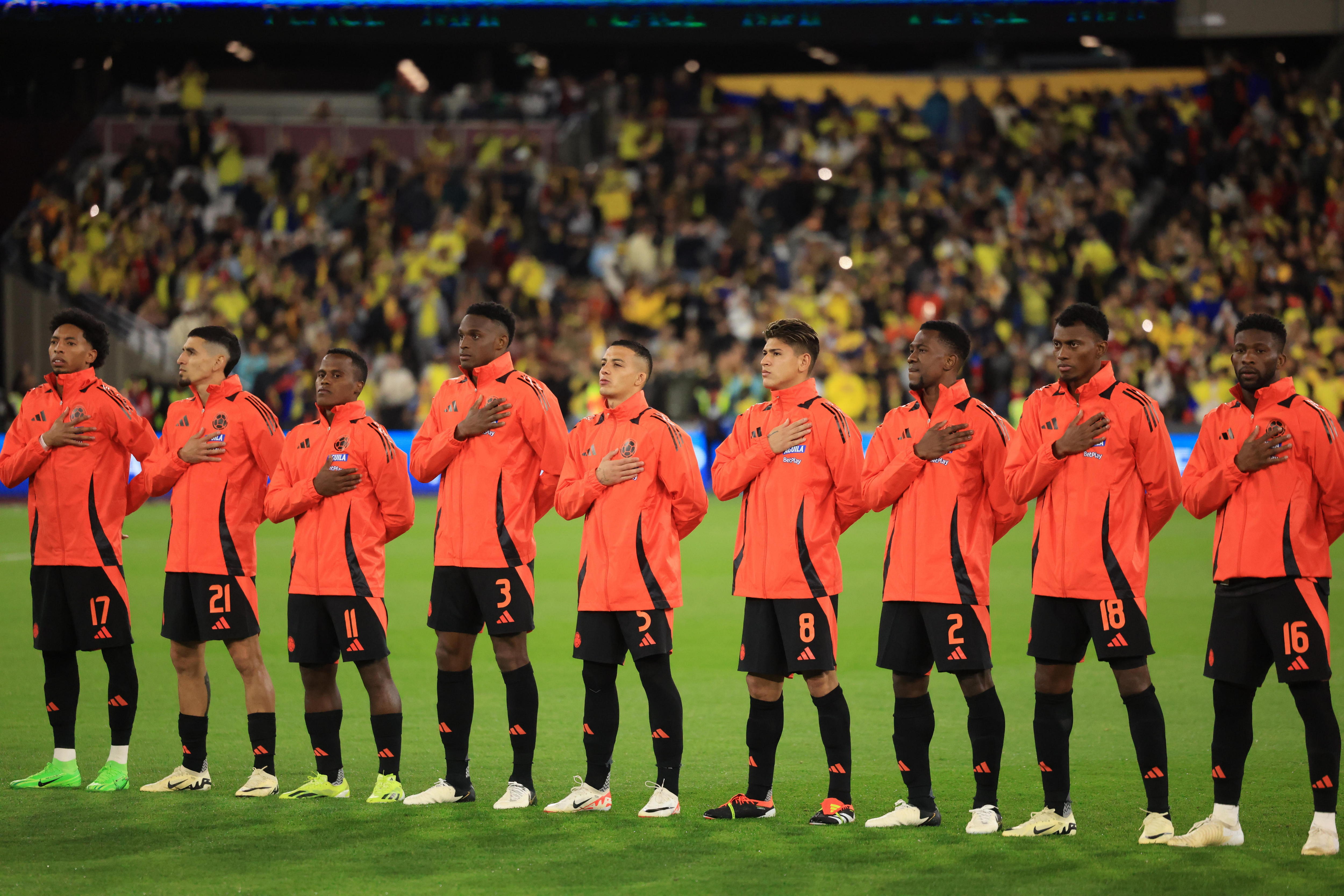 London (United Kingdom), 22/03/2024.- Players of Colombia sing their national anthem before the friendly international soccer match between Spain and Colombia in London, Britain 22 March 2024. (Futbol, Amistoso, España, Reino Unido, Londres) EFE/EPA/NEIL HALL