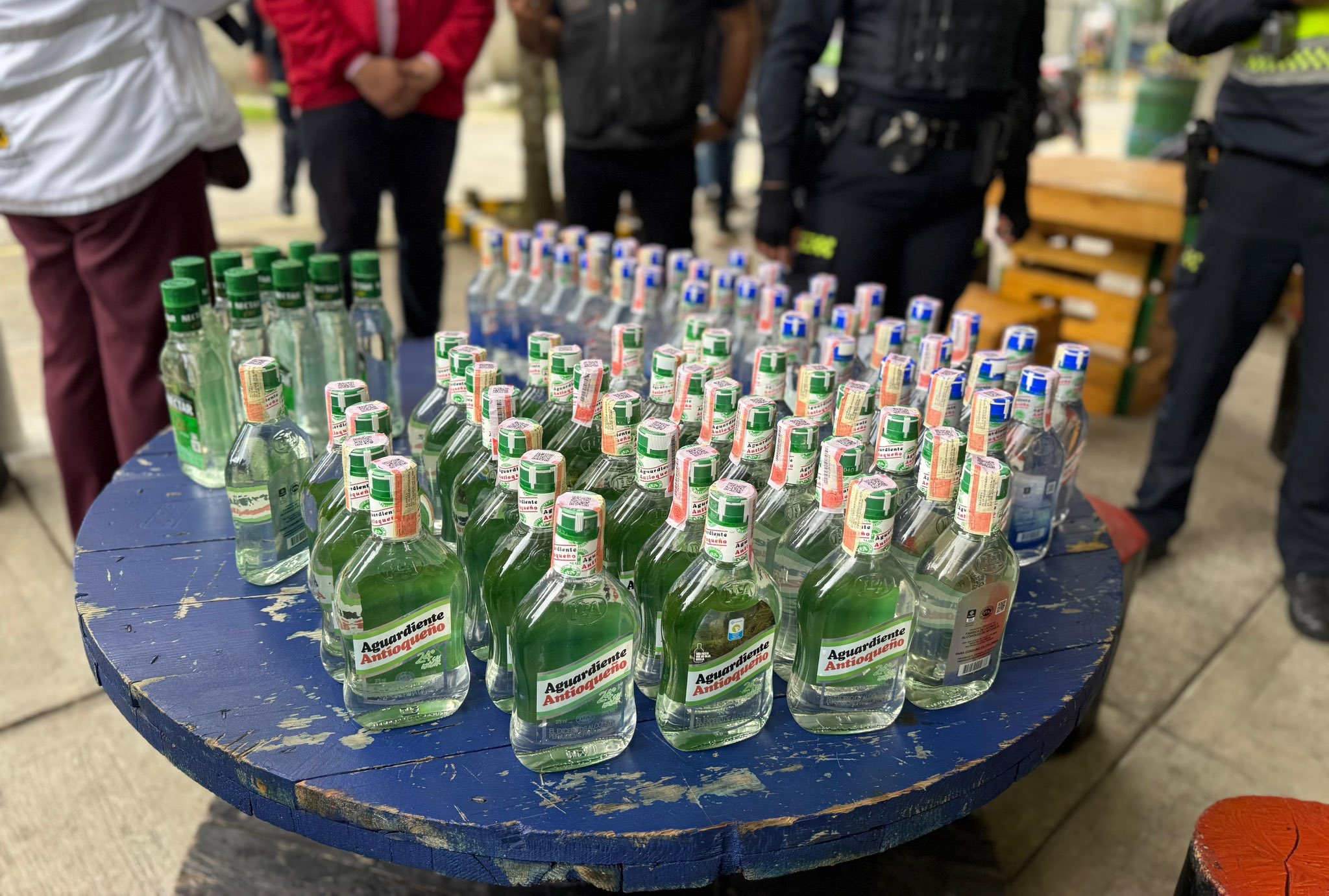 Incautan 128 botellas de licor adulterado: iban a ser vendidas en Rock al Parque