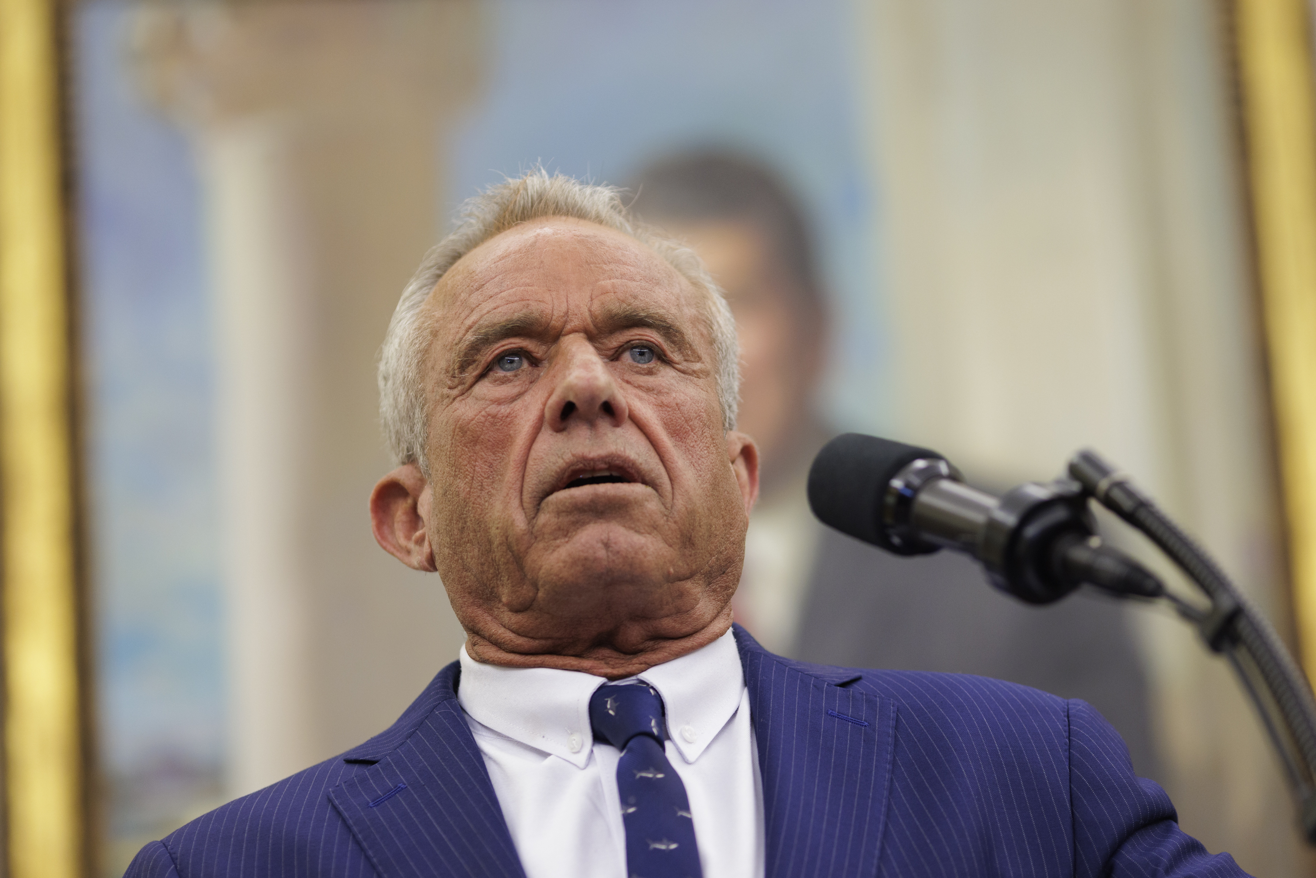 Washington, DC (United States), 14/02/2025.- Robert F. Kennedy Jr. speaks after being sworn in as Secretary of Health and Human Services in the Oval Office at the White House in Washington, DC, USA, 13 February 2025. EFE/EPA/JASON ANDREW / POOL