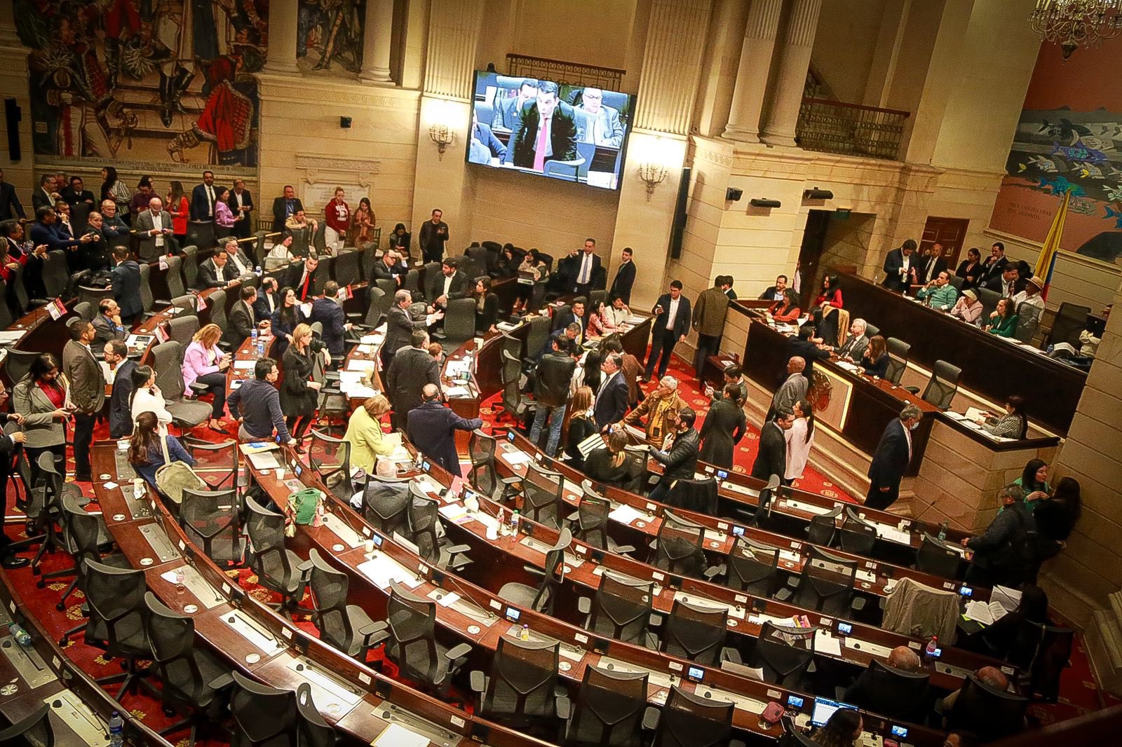 Comisiones económicas hundieron ley de financiamiento.