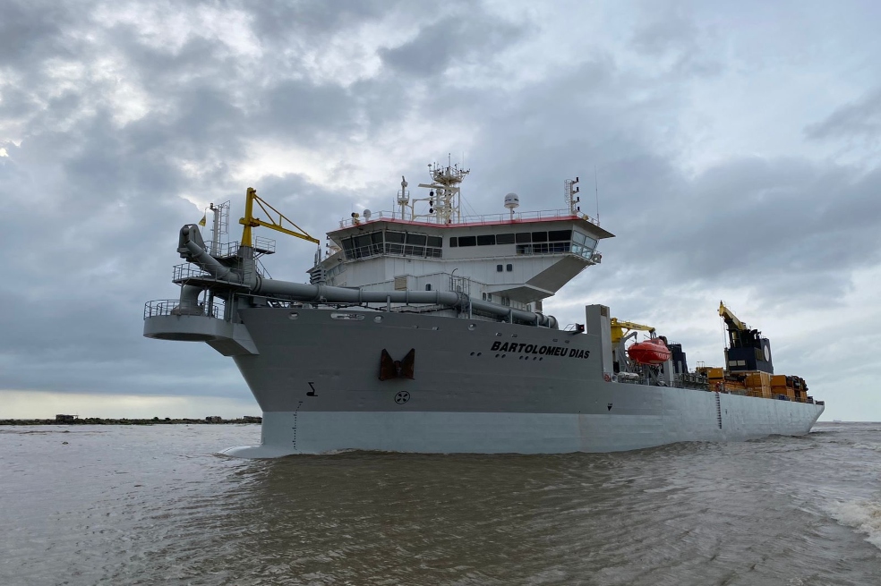 La draga Bartolomeu  completa tres días de trabajo en Bocas de Ceniza