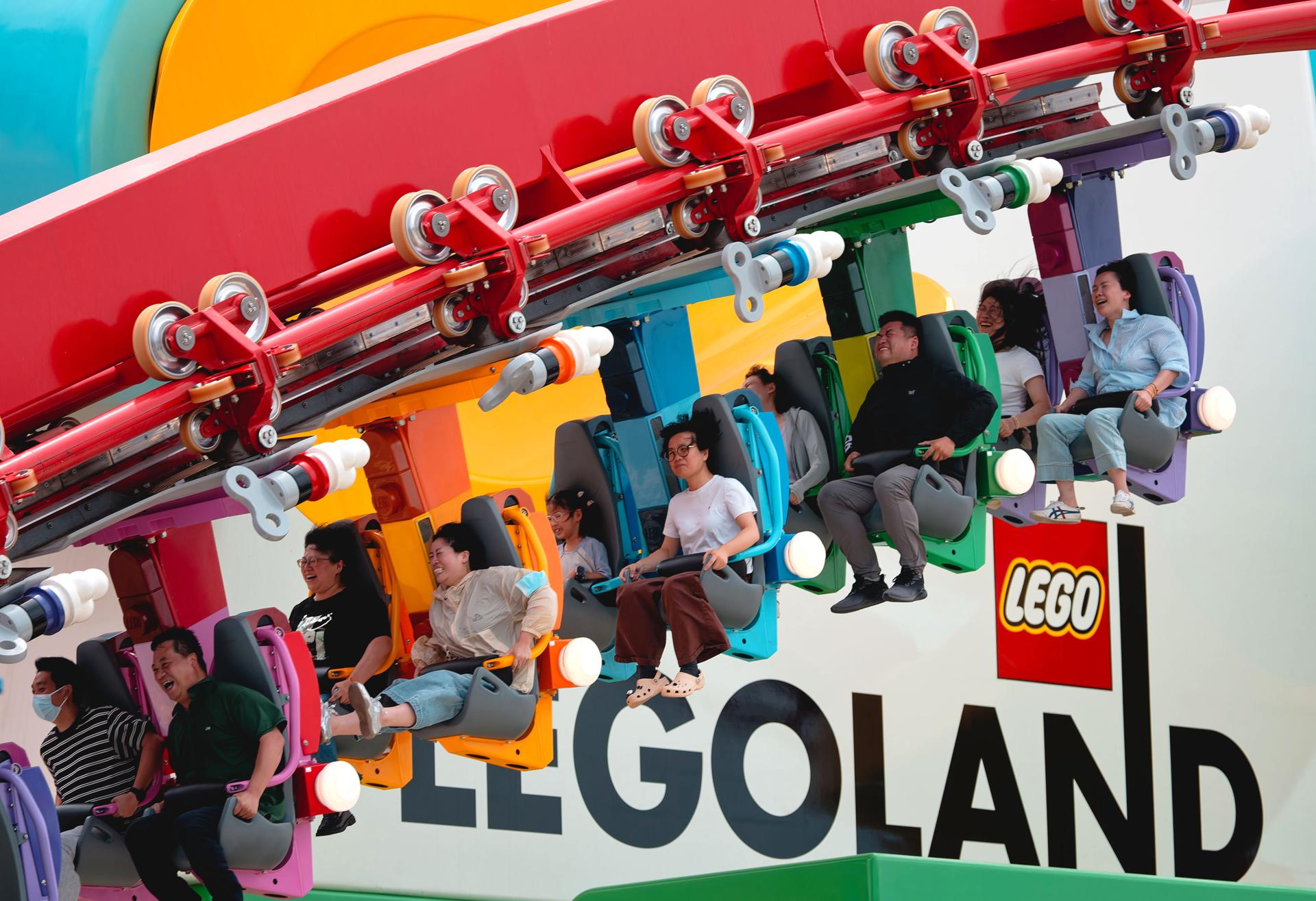 Shanghai (China), 20/06/2025.- Visitors ride on a rollercoaster during the press day in the new Legoland in Shanghai, China, 20 June 2025. The Legoland Shanghai Resort will open on 05 July 2025. As the world's largest Legoland, it will include eight themed lands, over 75 interactive attractions, and a 250-room Lego-themed hotel. EFE/EPA/ALEX PLAVEVSKI