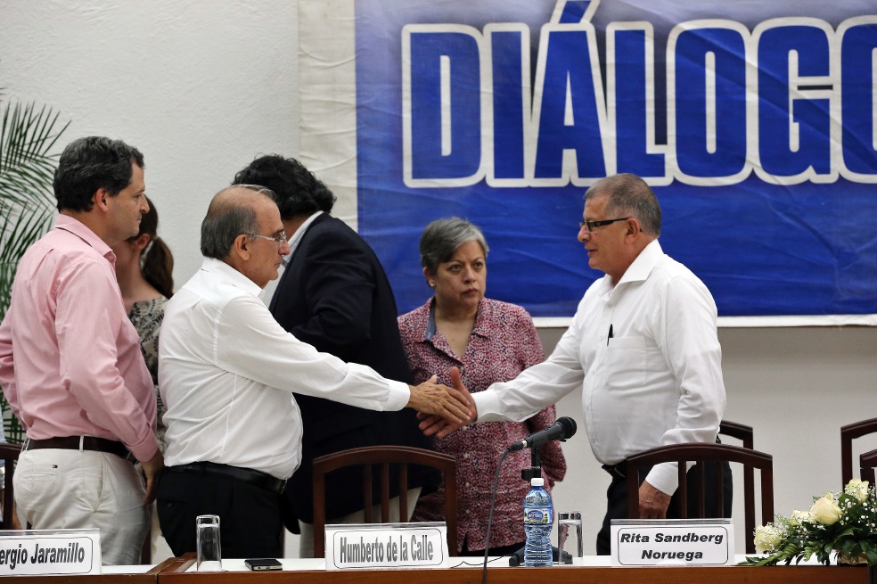 Los negociadores del Gobierno y las Farc han firmado tres acuerdos parciales y cerca de una decena de medidas de construcción de confianza. / EFE