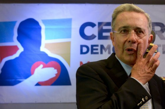 "Pretenden llevar injustamente a la cárcel a personas de bondad y transparencia": Uribe
