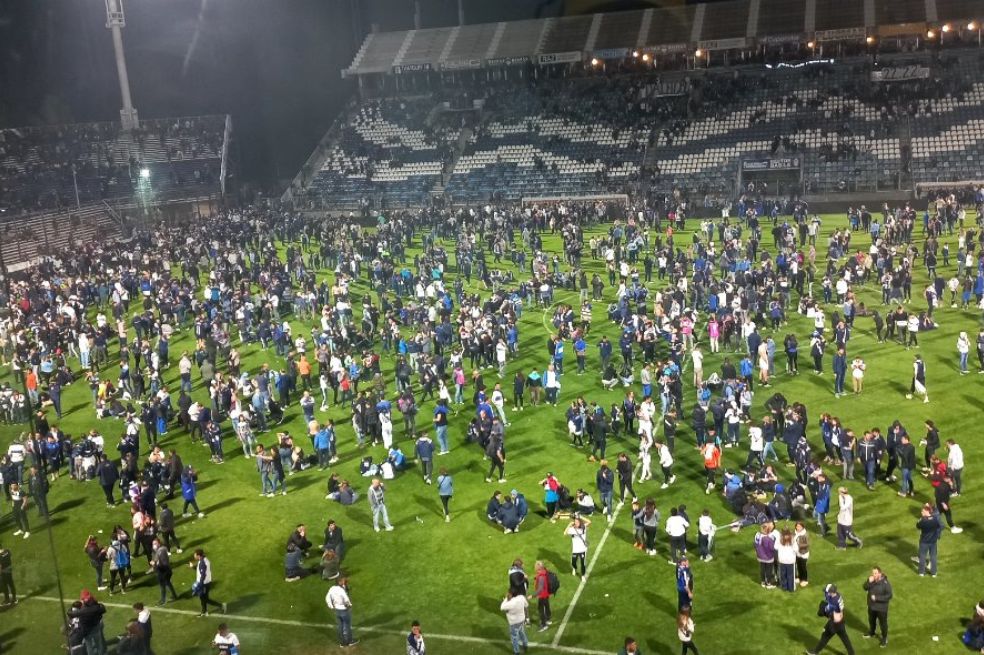 Un hincha falleció en los incidentes que rodearon el partido entre Gimnasia y Boca