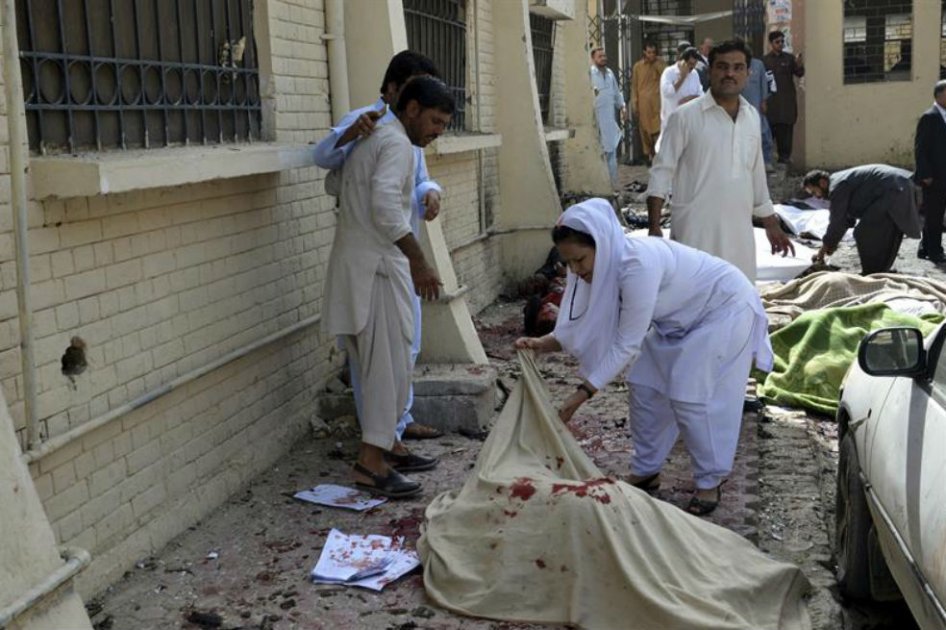Papa condena «brutal ataque sin sentido» en hospital de Pakistán