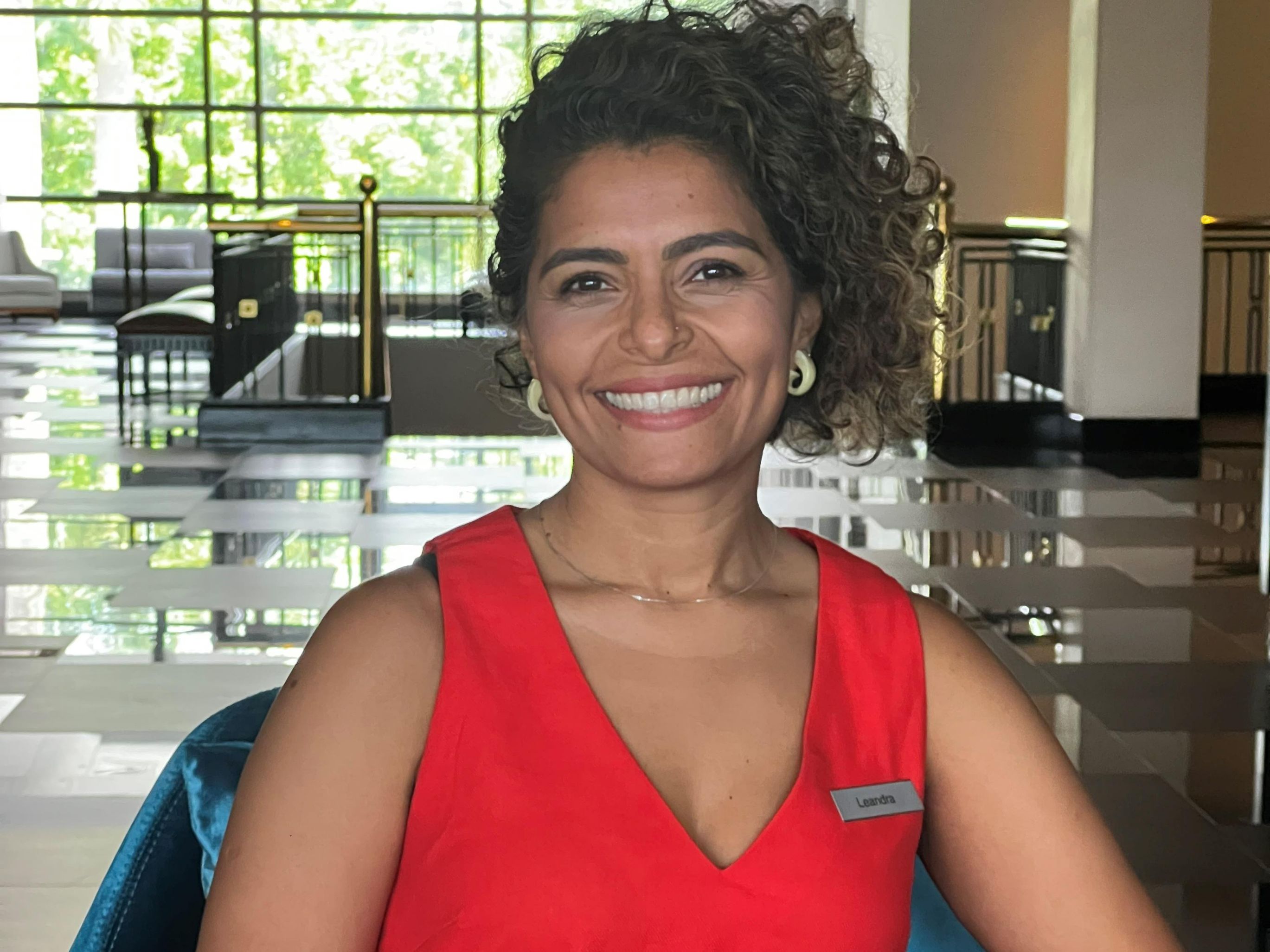 Leandra Gallo, gerente general del Marriott São Paulo Airport (Brasil): "Para las mujeres que buscan puestos de liderazgo, les aconsejo no bajar los brazos, capacitarse, buscar nuevos retos, trabajar siempre en equipo, escuchar, valorar las experiencias de los demás, pedir ayuda y sobretodo mucha pasión y alegría en el día a día. Tener confianza en que todo tiene un tiempo y si es lo correcto para uno se dará".