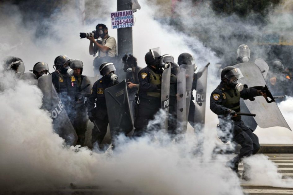 Perú pide a policías bajar de peso para combatir delincuencia