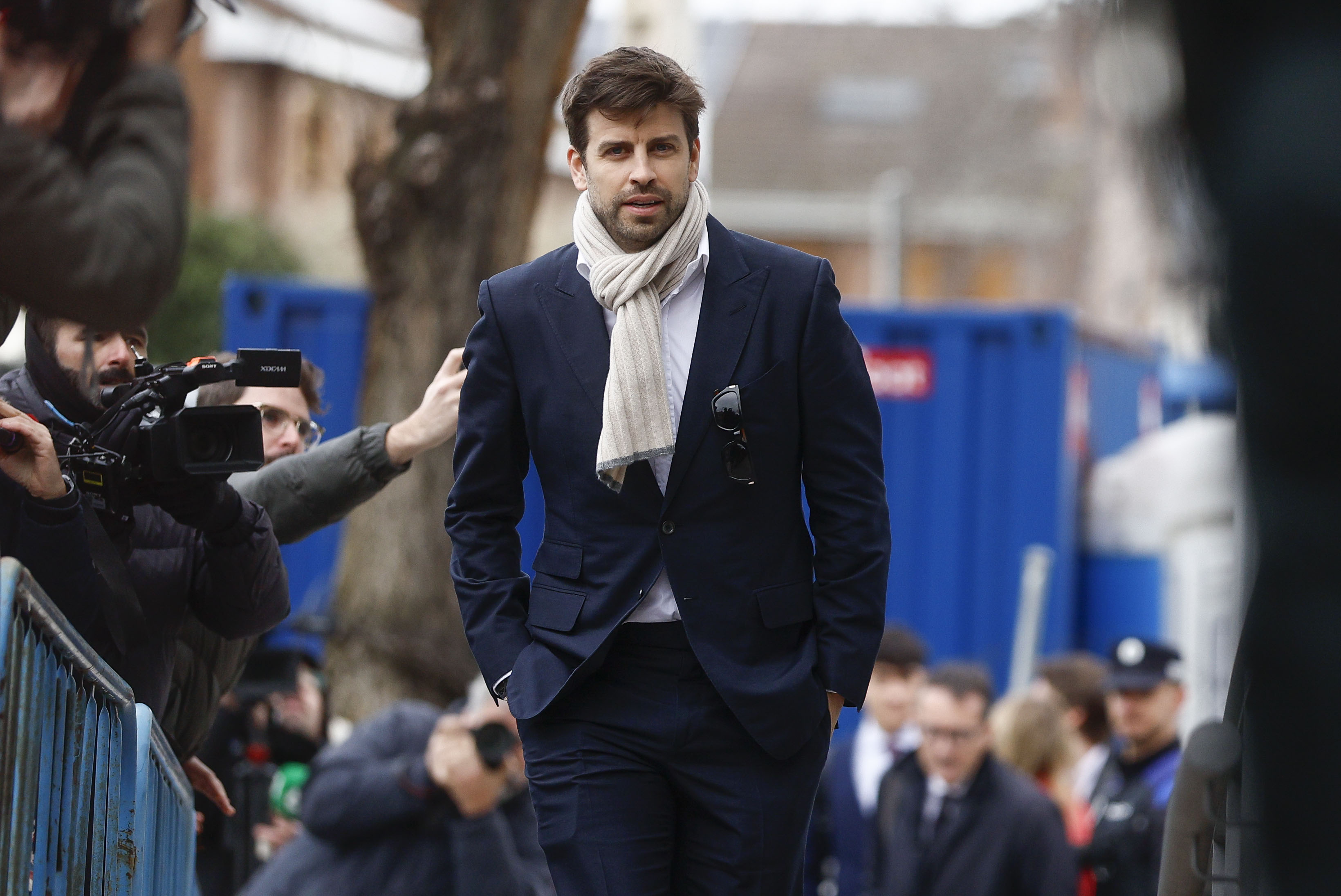 MAJADAHONDA (MADRID), 14/03/2025.- El exjugador del FC Barcelona Gerard Piqué, a su llegada para comparece en un juzgado de Majadahonda (Madrid) como investigado por el contrato de la Federación Española de Fútbol que llevó la Supercopa a Arabia Saudí, en el que la Guardia Civil cree que tuvo una "parte activa" como "intermediario". EFE/ Rodrigo Jimenez
