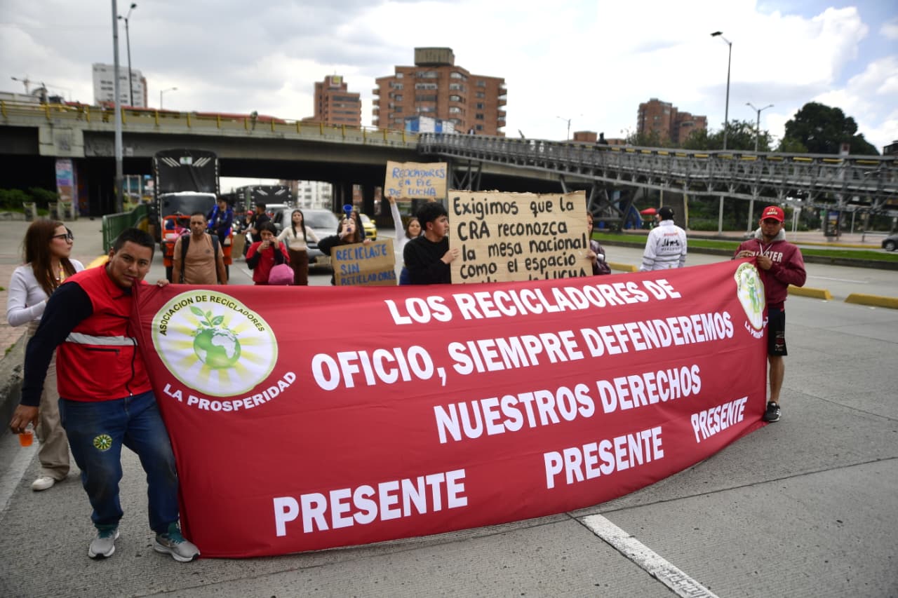 Tras bloqueos en Bogotá, recicladores y Gobierno pactan nueve puntos y levantan protestas