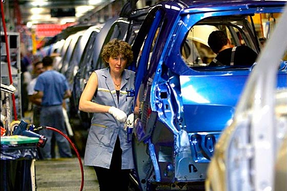 Empleados de Renault en Francia trabajarán un 6,5 % más con el mismo sueldo