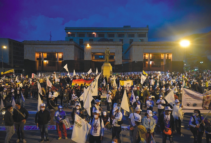 En Bogotá también persiguen a excombatientes y militantes del partido Comunes