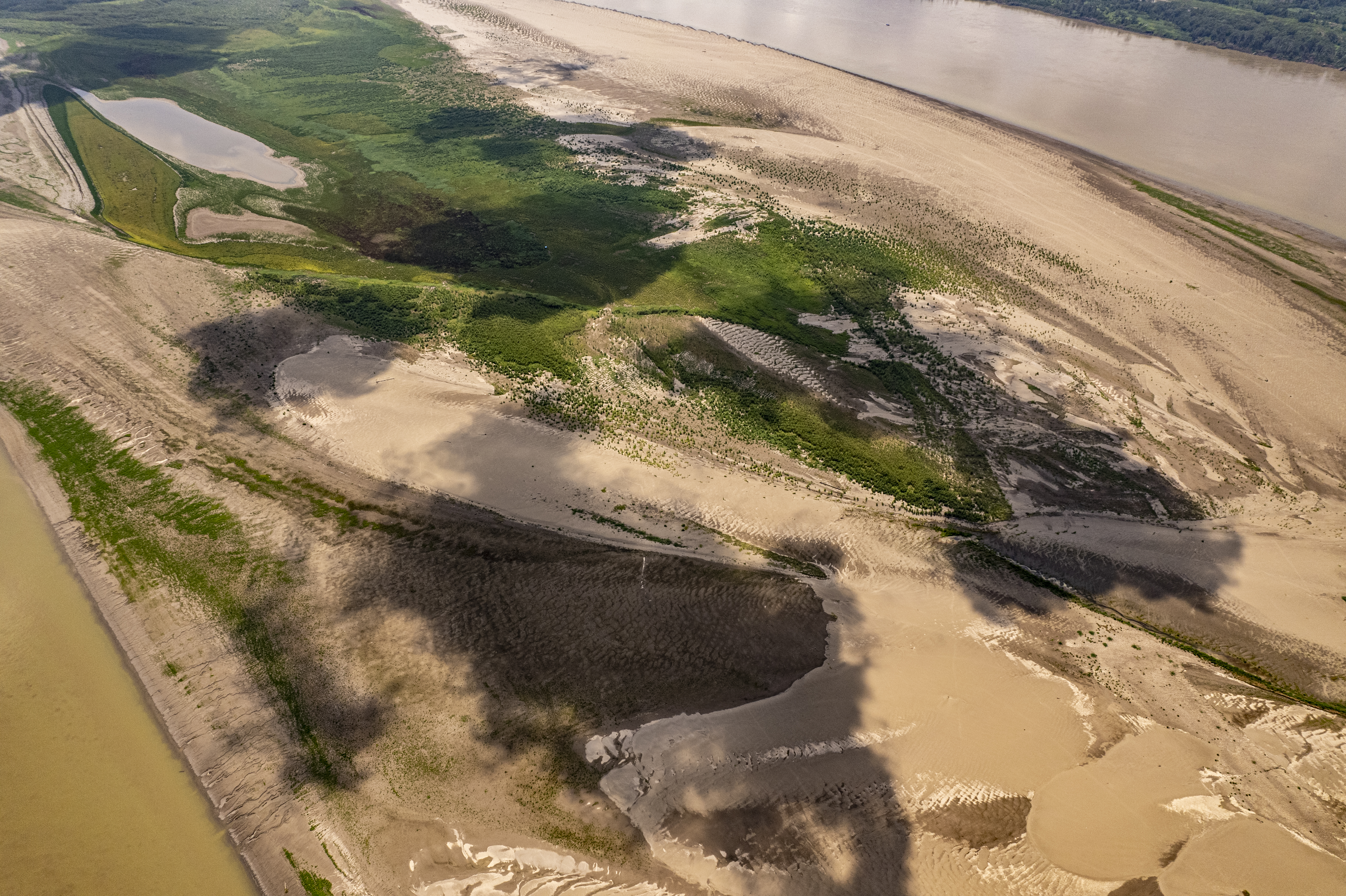 Una playa en medio del río Amazonas.