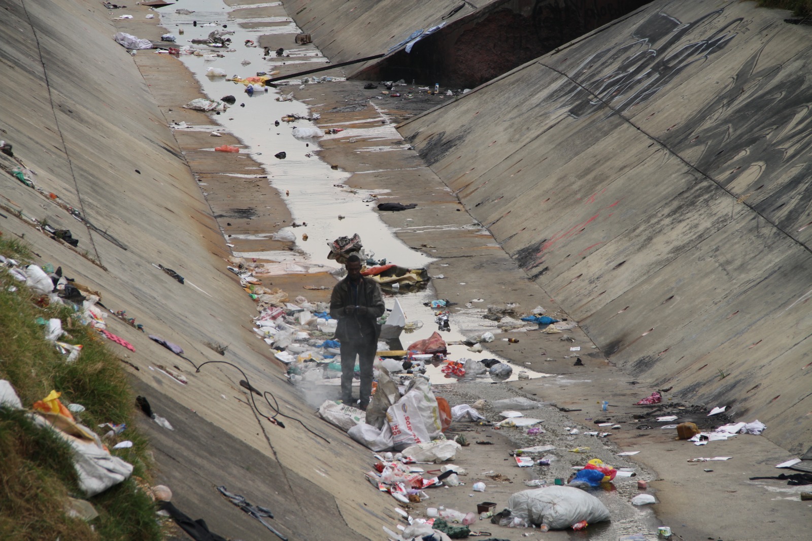 En la localidad de Puente Aranda, la inseguridad continúa siendo una de las principales preocupaciones de los habitantes, especialmente en los alrededores del Canal Comuneros, un punto crítico donde constantemente se evidencian problemáticas sociales y de convivencia.