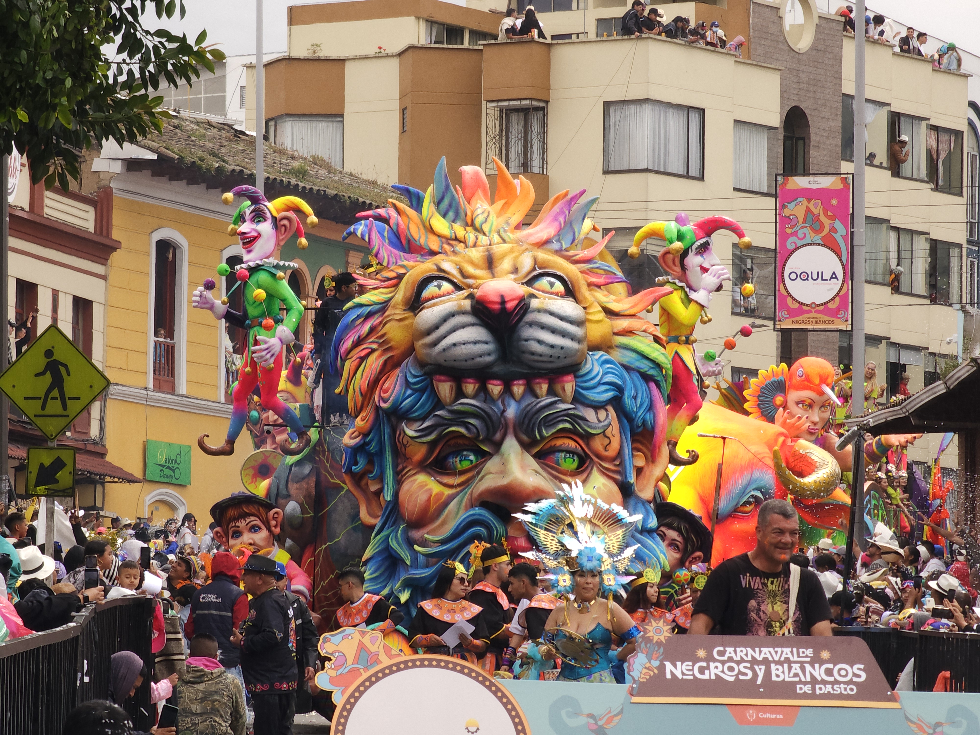 Fotos de las increíbles carrozas del Carnaval de Negros y Blancos en Pasto 2026