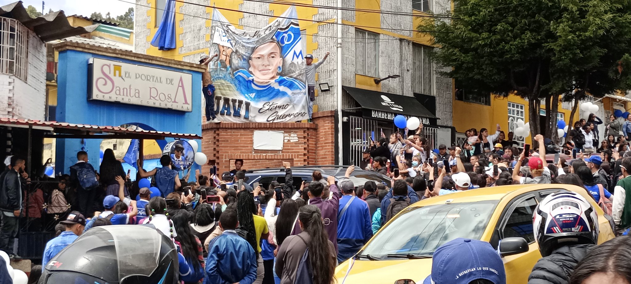 Cientos de personas asistieron al sepelio de Javier Acosta en Bogotá