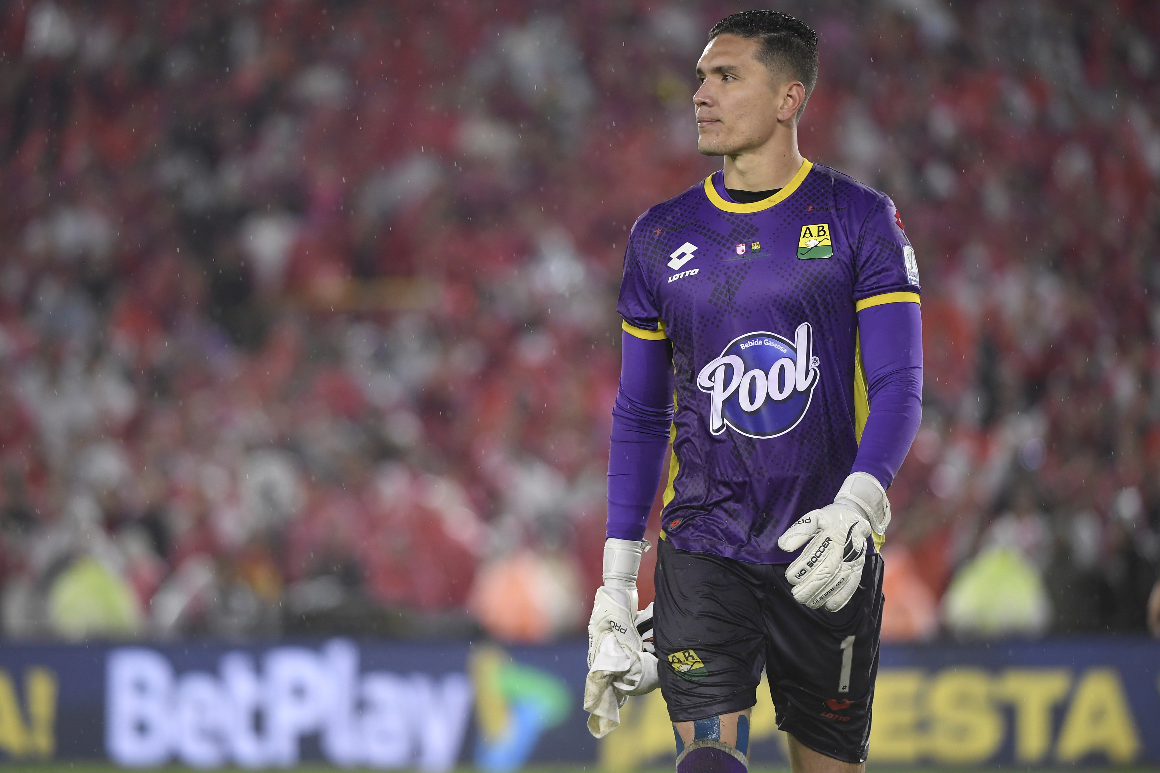 Futbolista colombiano, arquero del Bucaramanga, en el partido ante Santa Fe, por la final de la Liga BetPlay 2024-I.