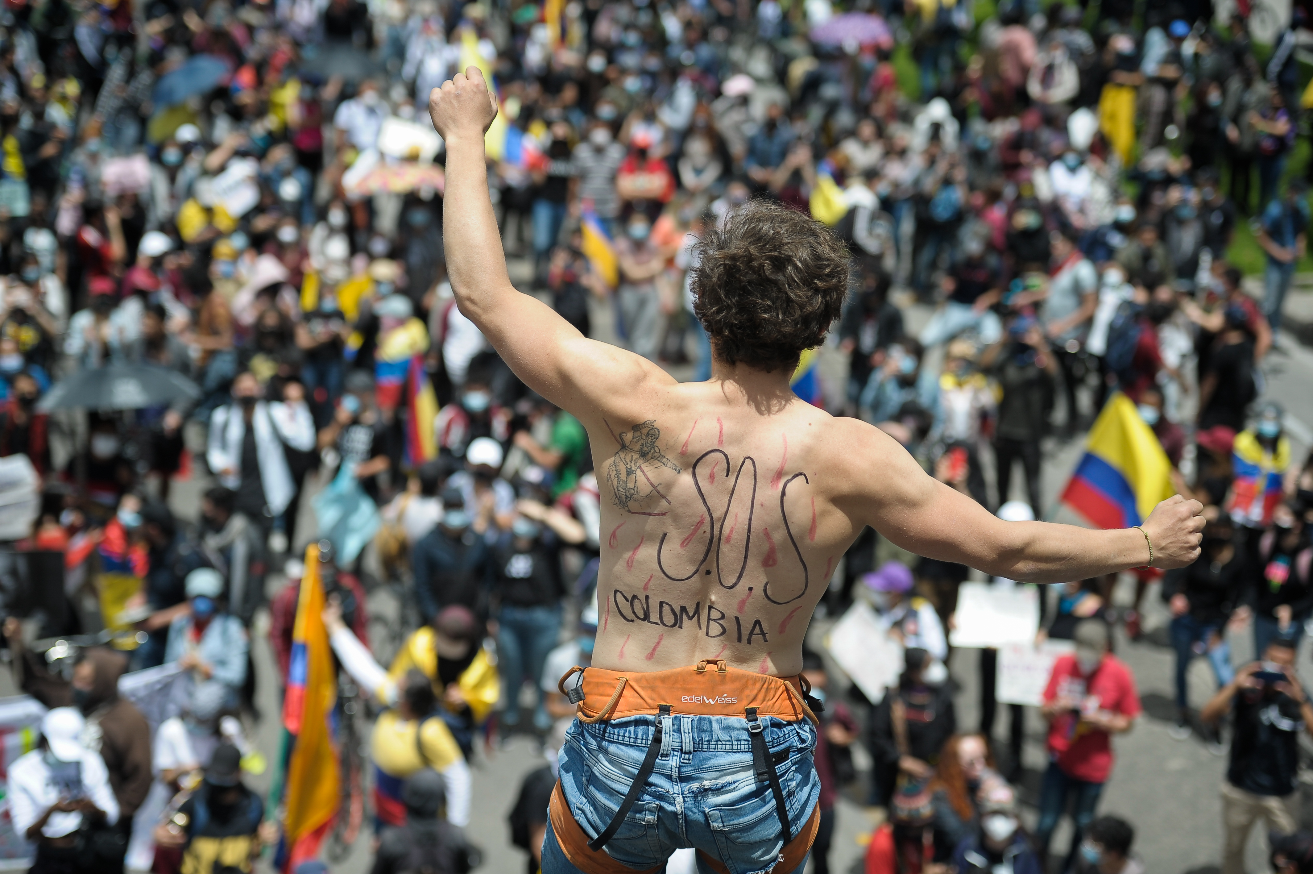 La salida de la crisis pasa por proteger el ambiente y a quienes lo defienden