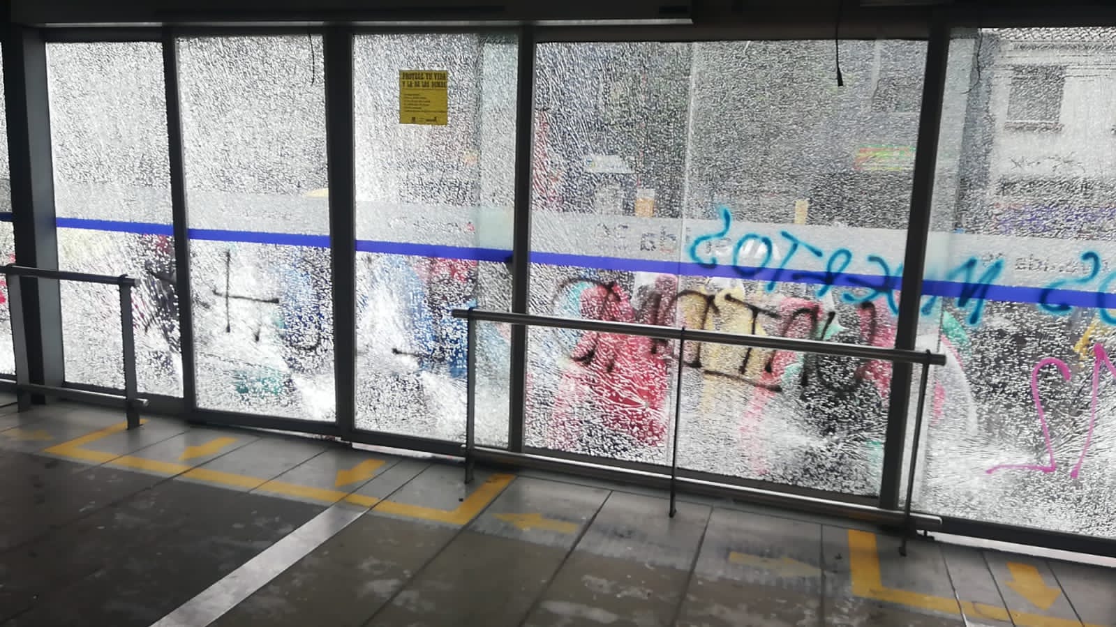 Cuatro estaciones de Transmilenio fueron vandalizadas durante marchas del 28 de abril