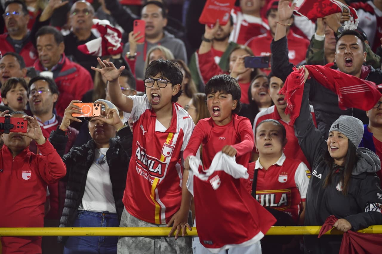 Santa Fe rescató un empate en El Campín, cuando parecía que Junior daba el golpe en la ida de la semifinal. Todo se definirá la próxima semana en la vuelta que se jugará en Barranquilla. Estas fueron las mejores imágenes.
