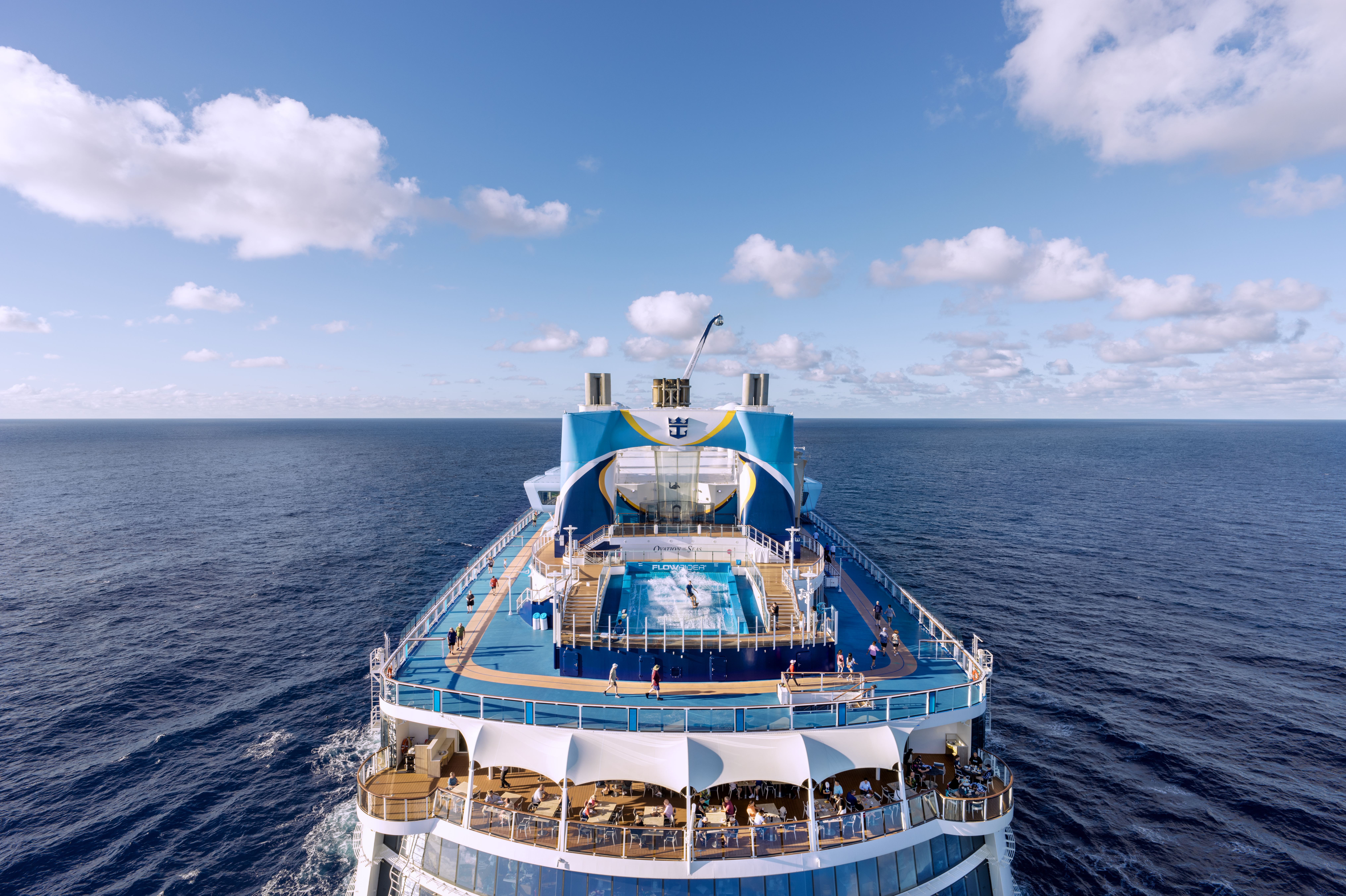 ¿Es posible llevar alcohol en un crucero? Esto dice un experto