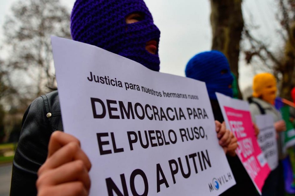 Movimiento homosexual chileno protesta frente a embajada de Rusia