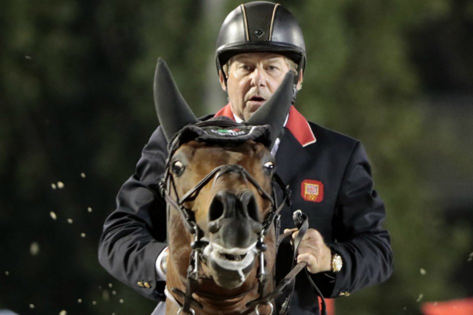 El británico Nick Skelton con su caballo, Big Star. / EFE