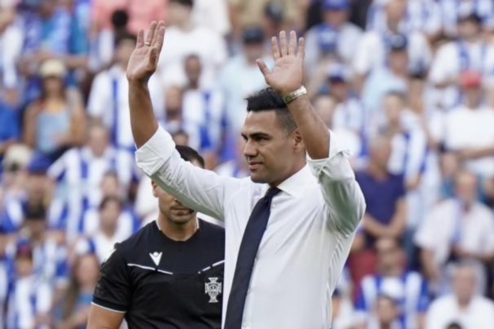 Falcao recibió emotivo homenaje en amistoso entre Porto y Atlético Madrid