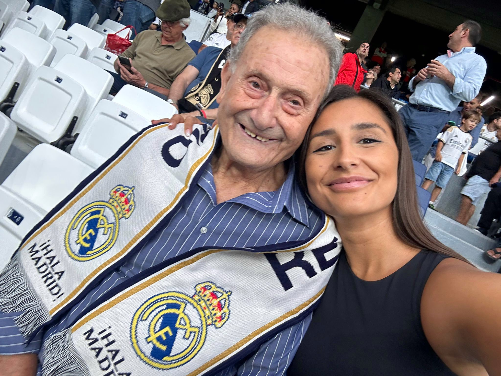 La emotiva reacción de abuelo de 85 años al visitar el estadio Santiago Bernabéu