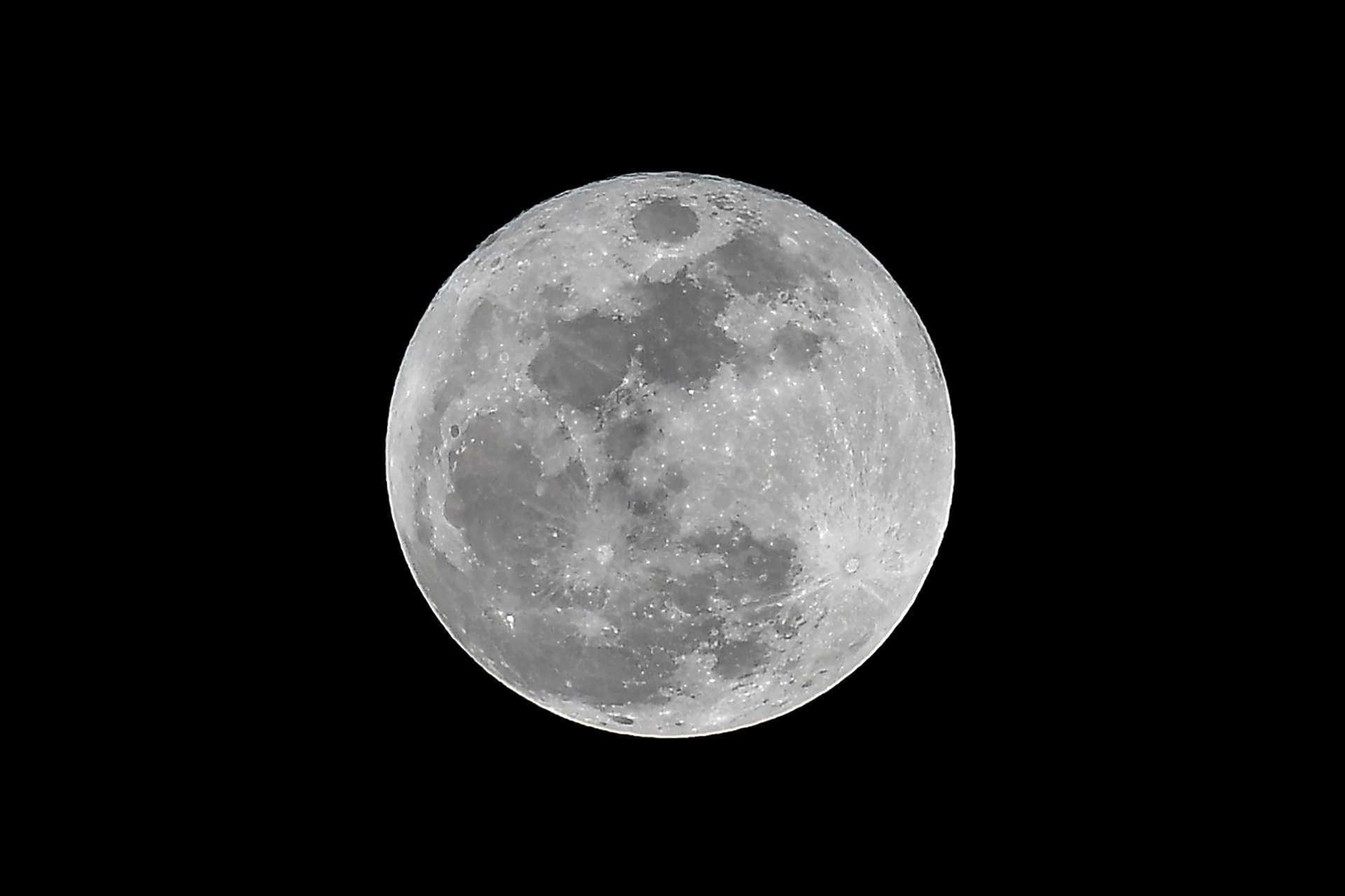 La NASA retrasa su misión tripulada a la Luna hasta 2025