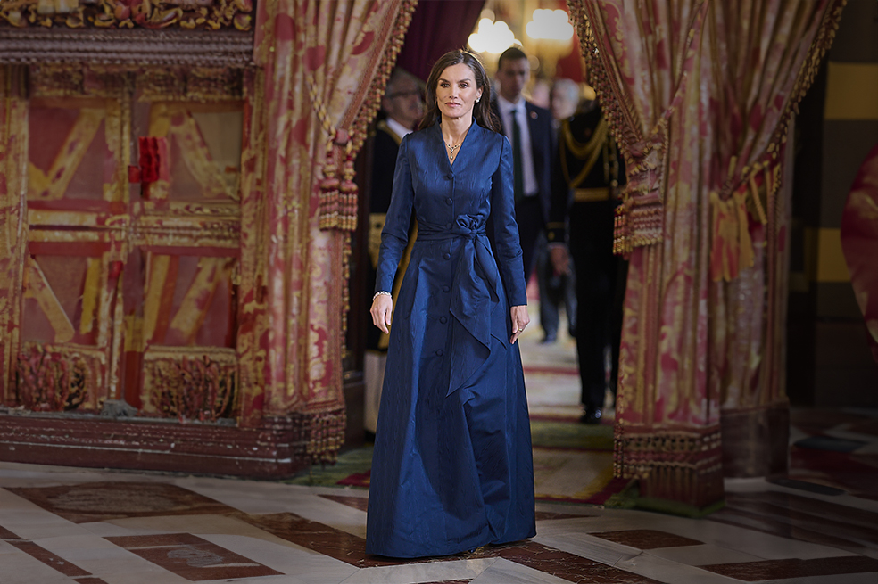 ¿Tiene la reina Letizia un traje maligno? Por segunda vez sufre accidente con uno
