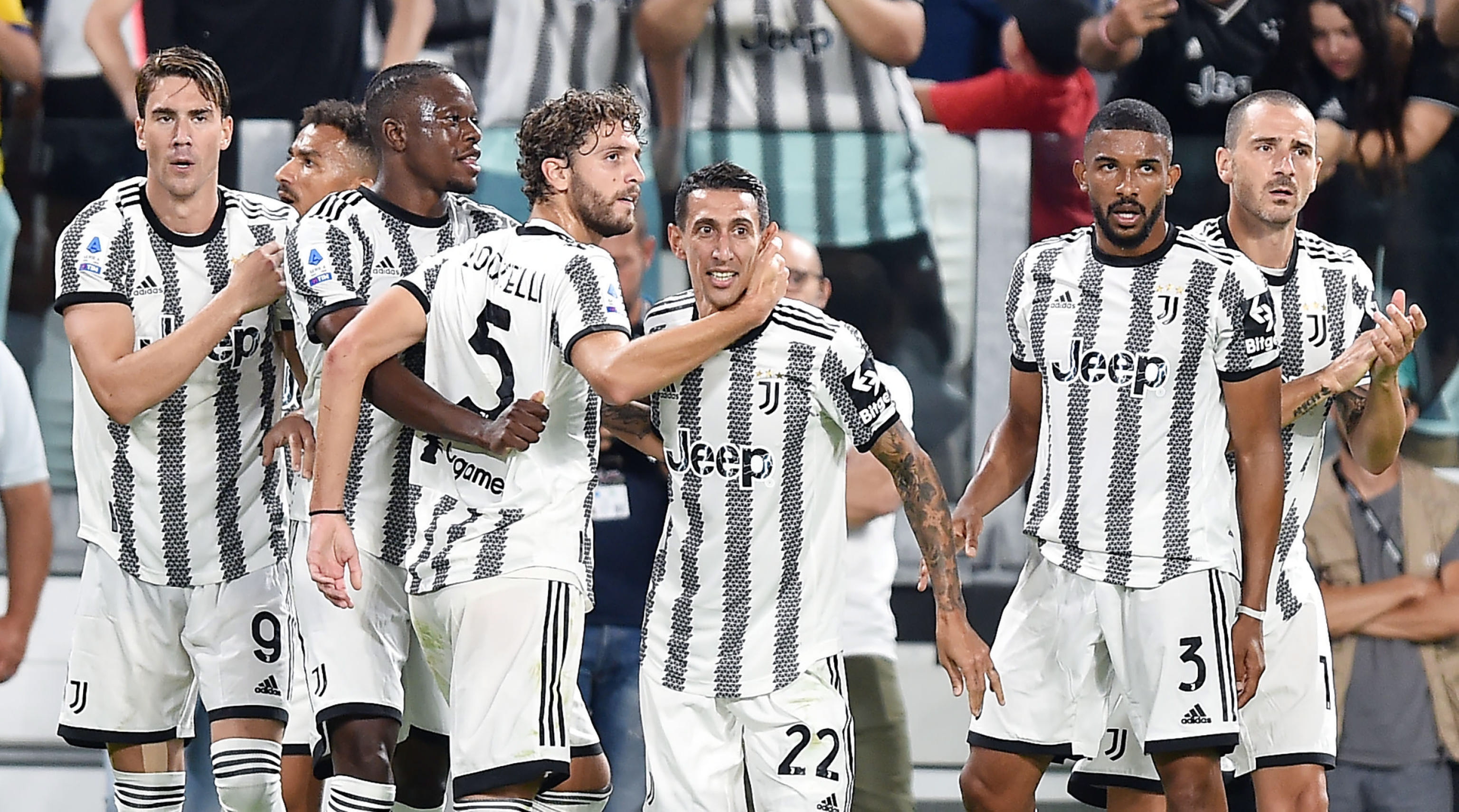 Juventus, con Cuadrado como titular, debutó con victoria en la Serie A
