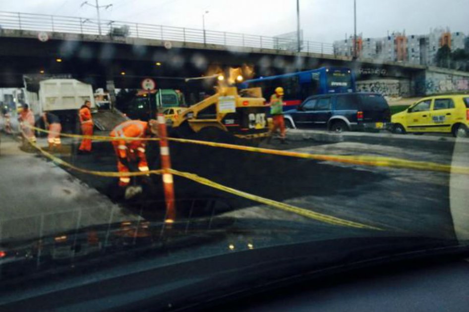 Tráfico vehicular lento en Autopista Norte por demoras en retiro de maquinaria