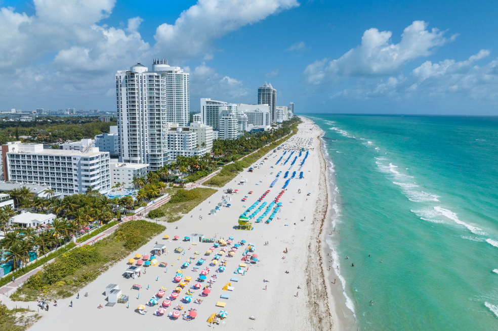 Miami recibió más de 26.7 millones de visitantes entre julio de 2022 y junio de 2023.