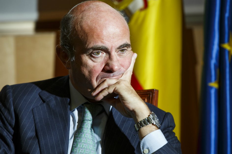 España se beneficia con caída de materias primas, según ministro de Economía
