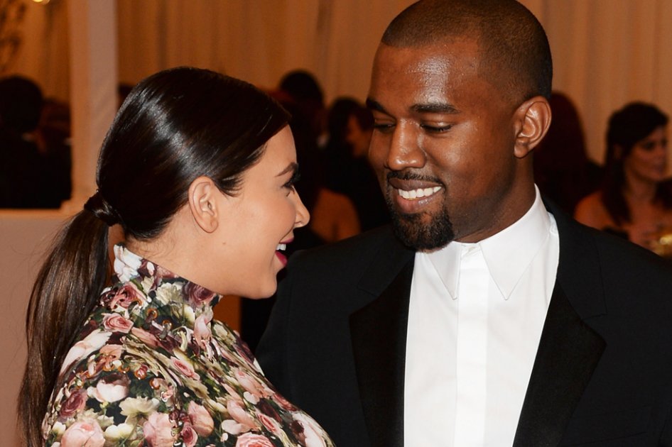 Kanye West controla a Kim Kardashian