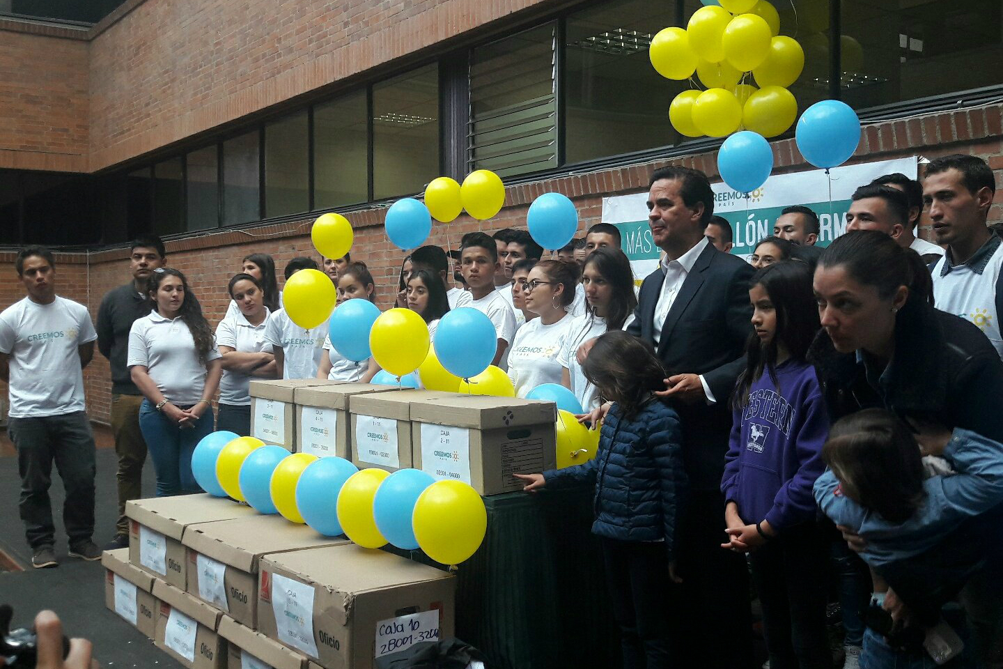 Frank Pearl entregó más de medio millón de firmas para ser candidato presidencial