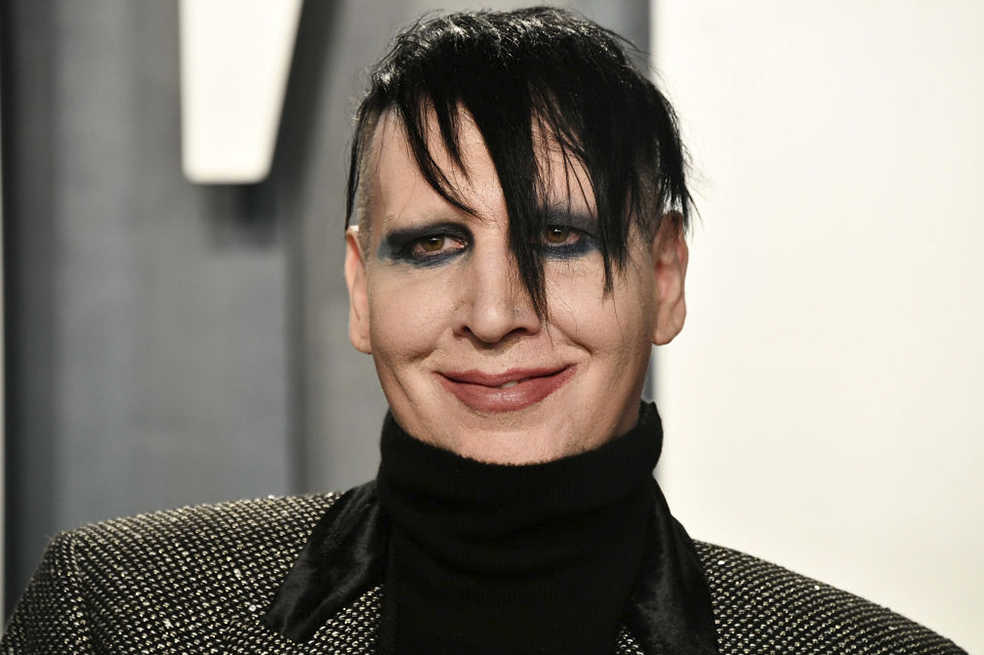 Marilyn Manson fue condenado por sonarse la nariz frente a una cámara en concierto