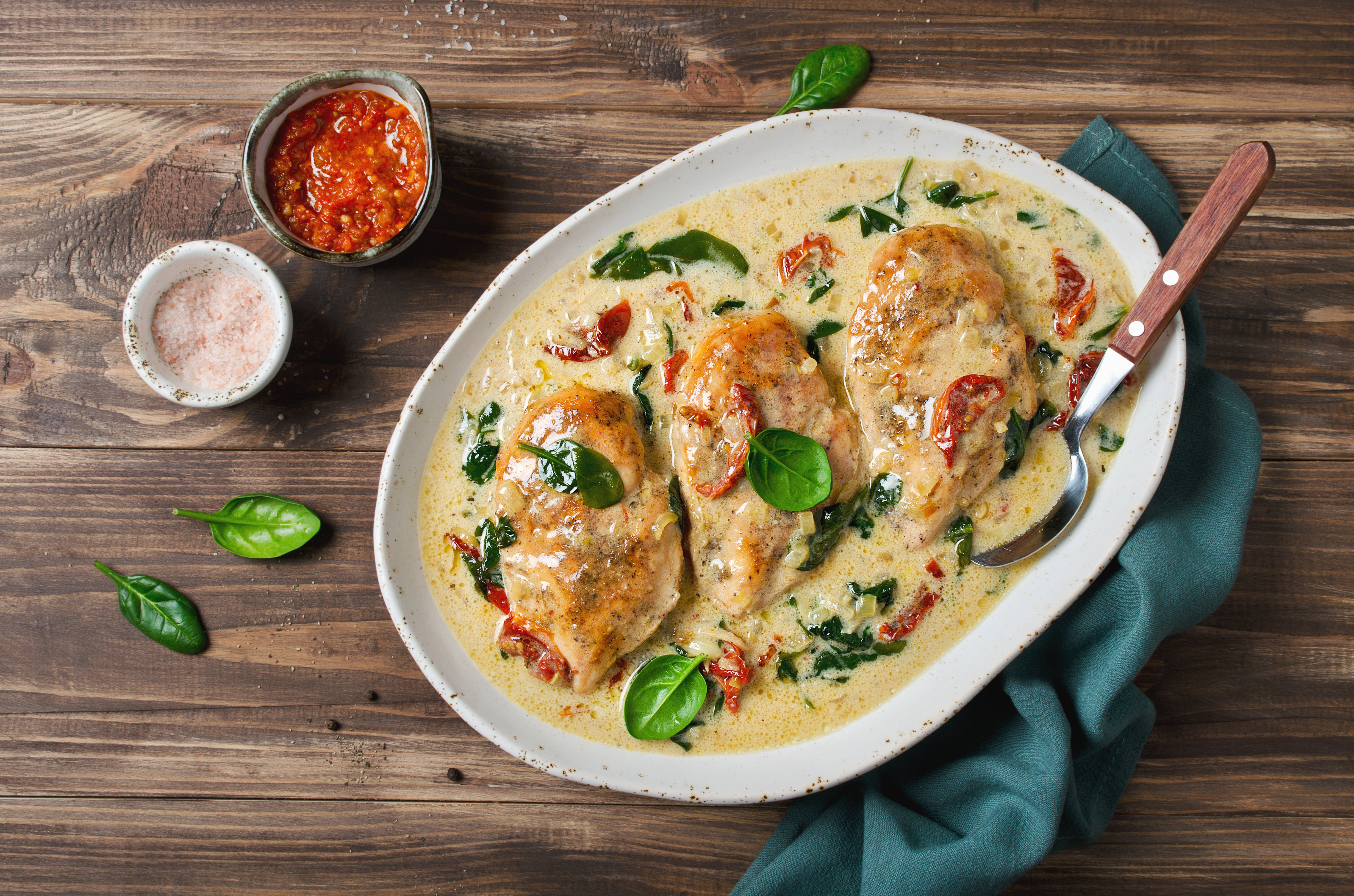 Pollo en salsa blanca: tres pasos para llevarlo a tu mesa