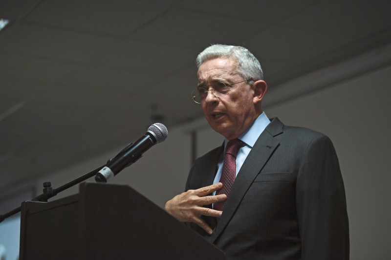 Uribe recusa a magistrados que investigan aportes a su campaña de supuesto piloto de narcos