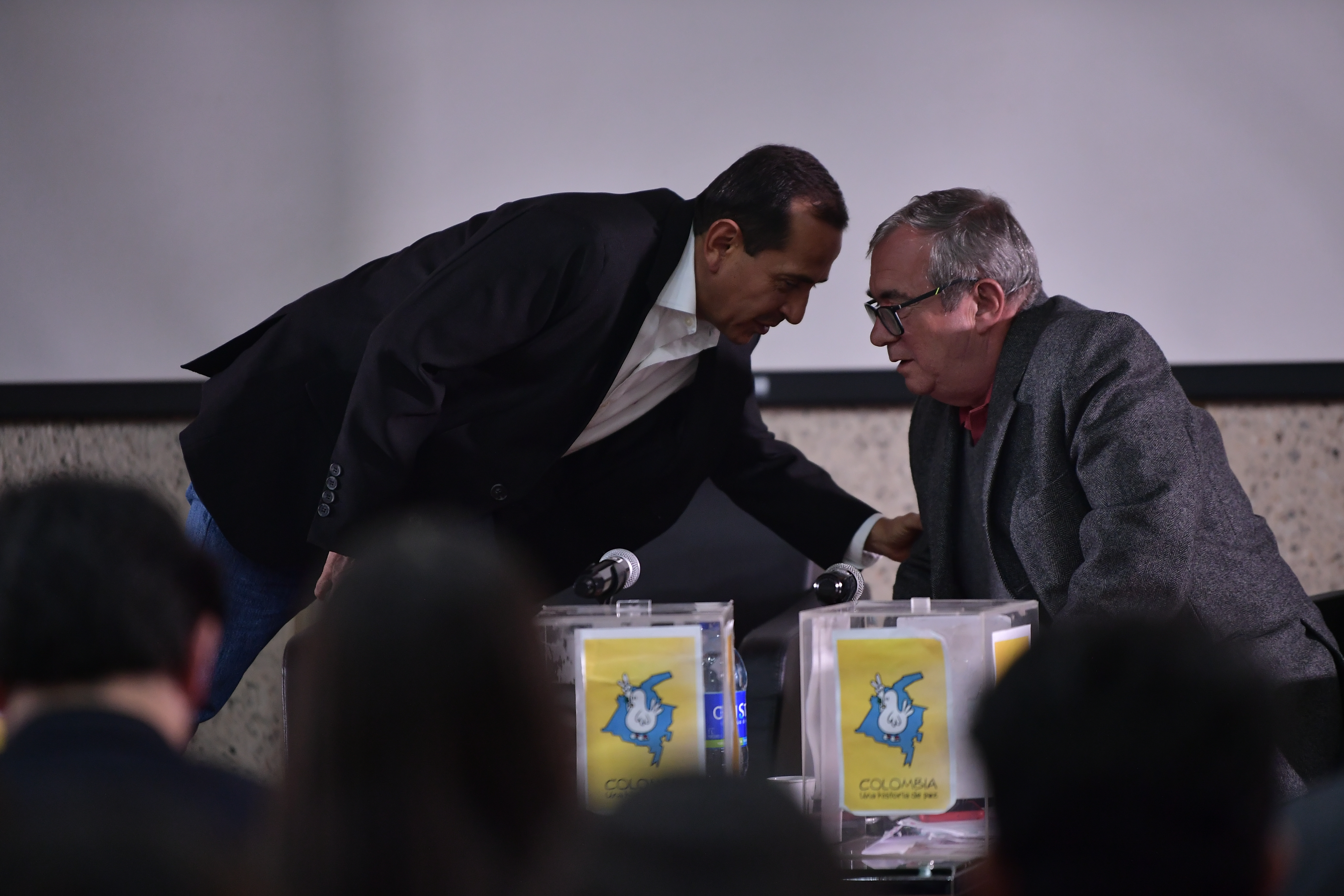 Rodrigo Londoño y el coronel (r) Borja les darán la cara a sus víctimas en Bogotá