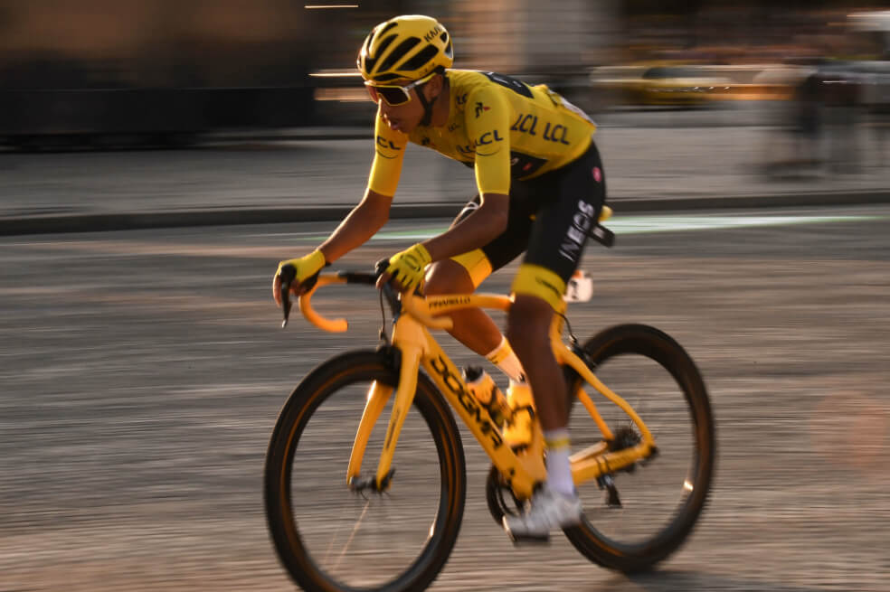 Egan Bernal retoma entrenamientos en las calles de Zipaquirá