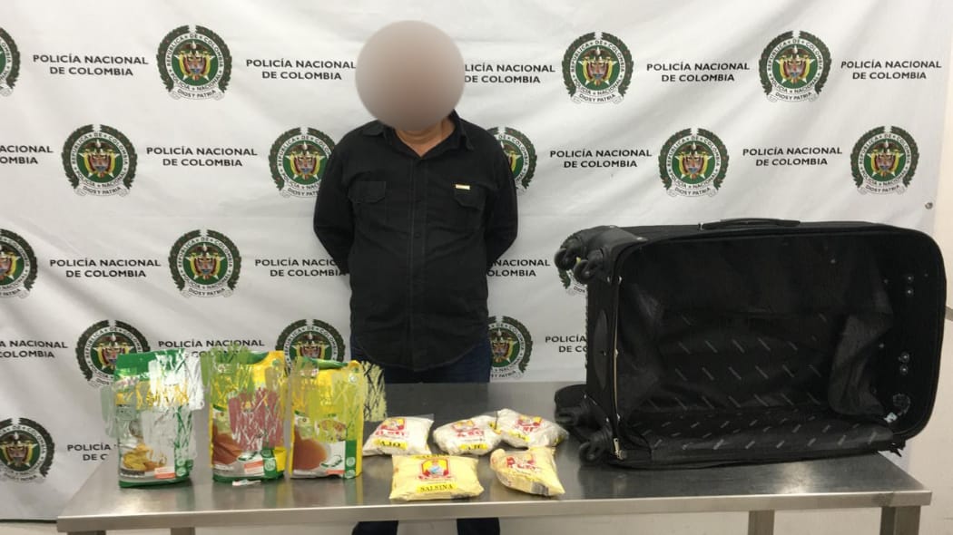 Capturan a pintor con tres tarros de condimentos cargados con cocaína
