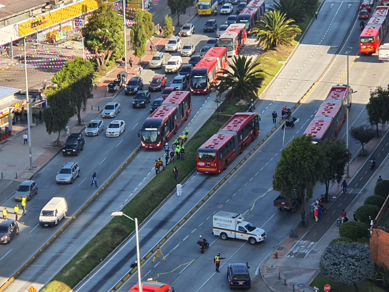 Una persona murió tras ser arrollada por un bus de Transmilenio en la avenida Suba