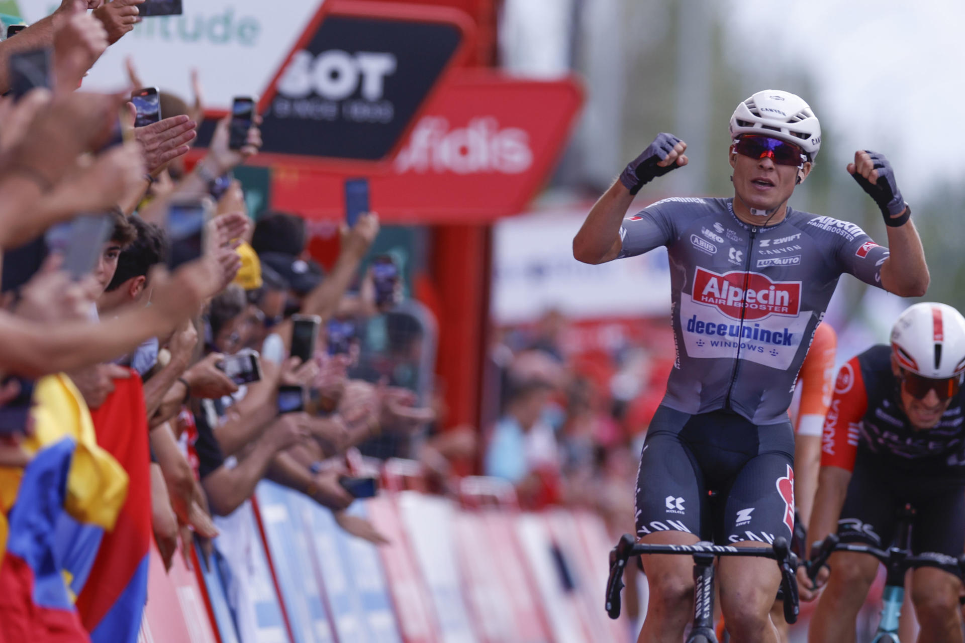 Philipsen logró su tercera victoria en la Vuelta: así fue el embalaje del triunfo