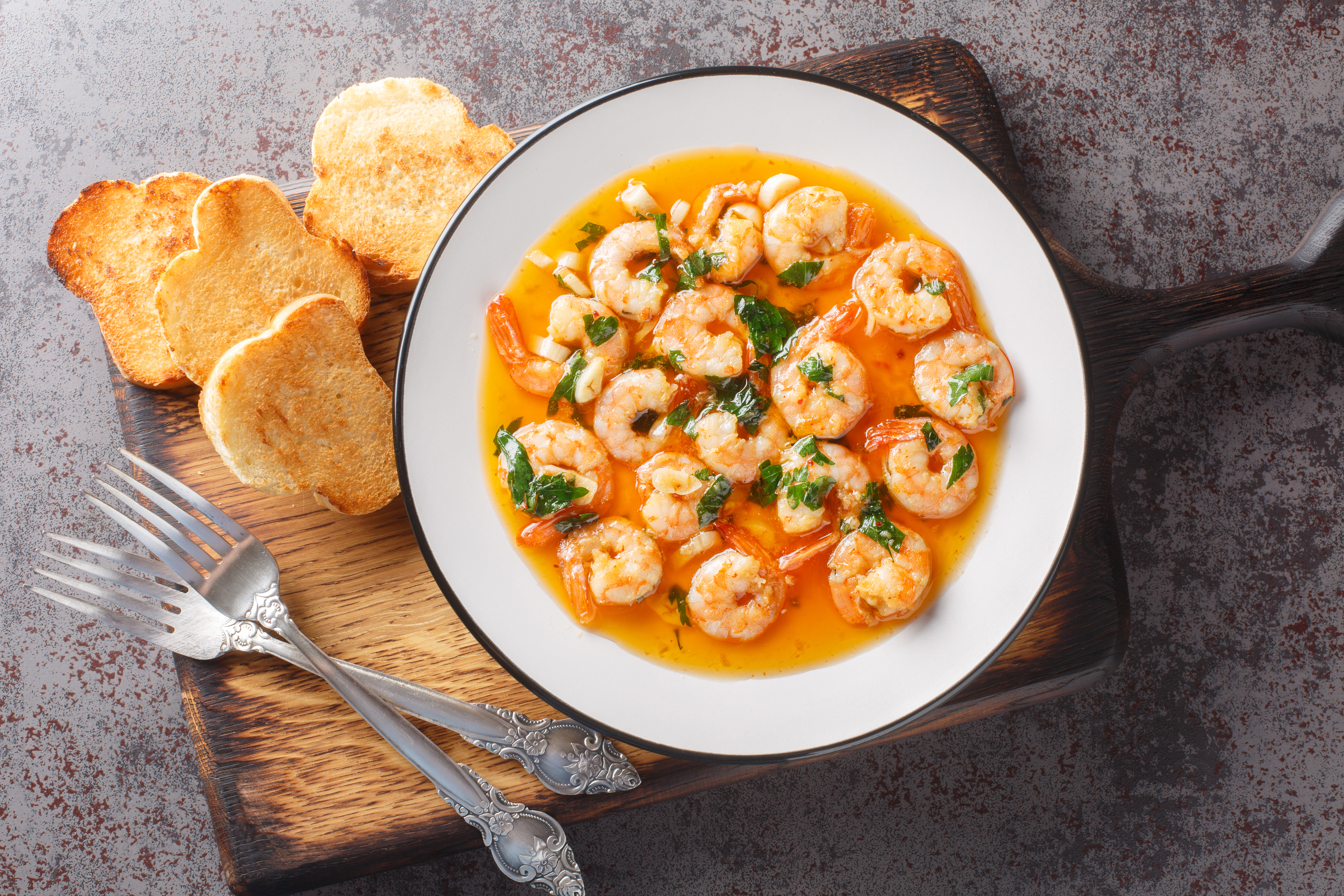 ¿Cuánto tiempo deben cocinarse los camarones para que no queden “chicludos”?